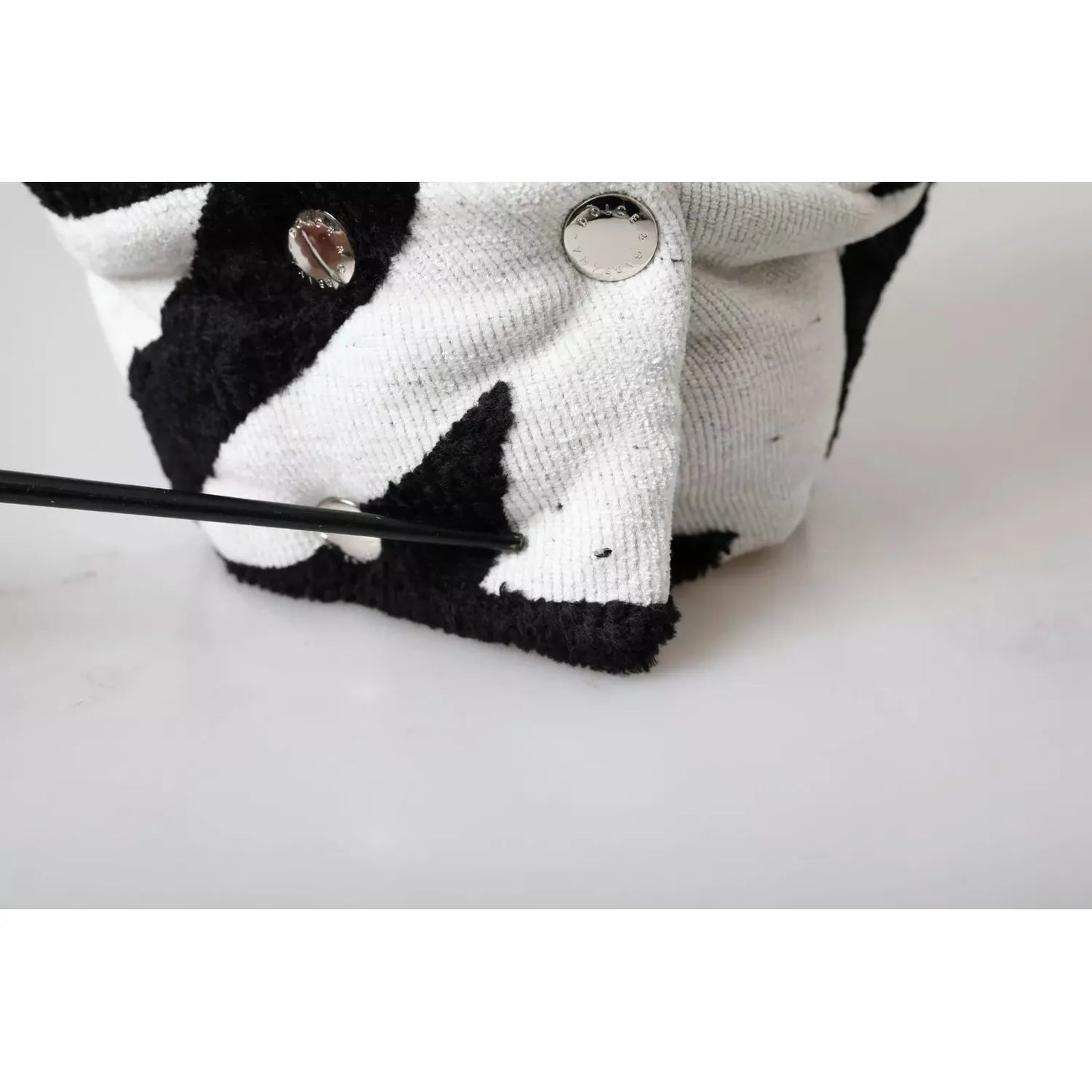 Dolce & Gabbana Black White Wool Whole Head Wrap Hat1728,57 cm|S,67345645728,Accessories,Black and White,Dolce & Gabbana,Hat - Women - Accessories,Hats - Accessories,Material: 60% Wool 20% Acrylic 9% Polyester 4% Alpaca 4% Other Fibers 3% Nylon,Preowned /