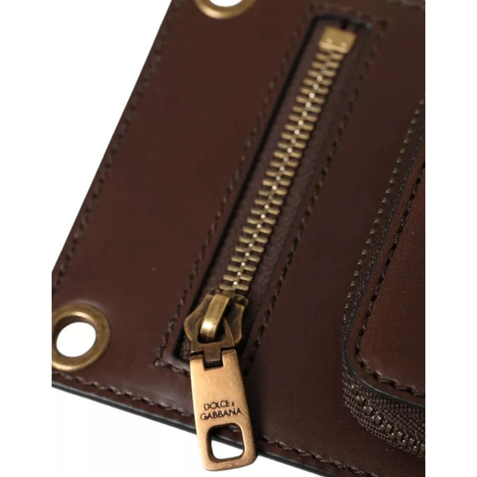 Front view with bag zipped and handles upright.