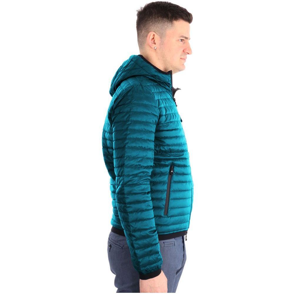 Front view with bag zipped and handles upright.