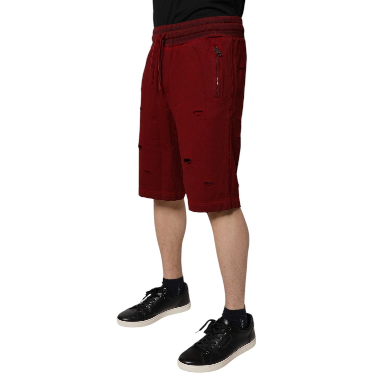 Front view with bag zipped and handles upright.