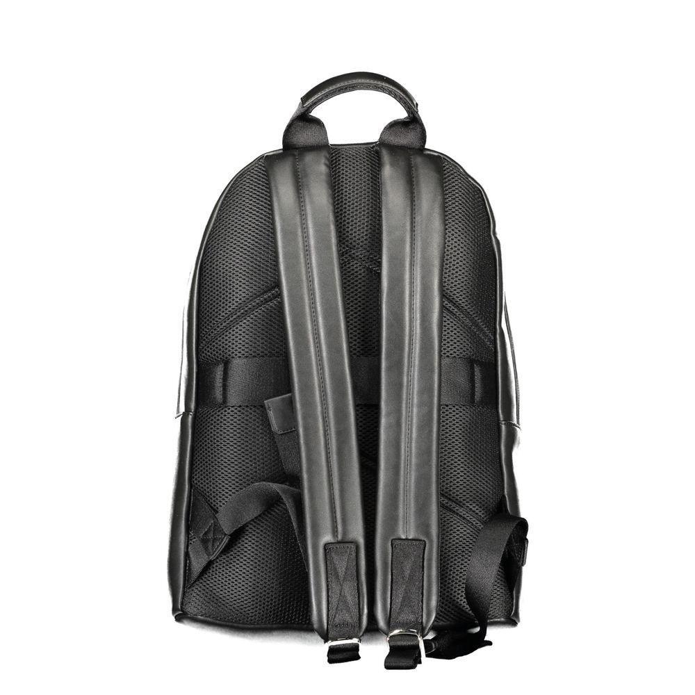 Front view with bag zipped and handles upright.