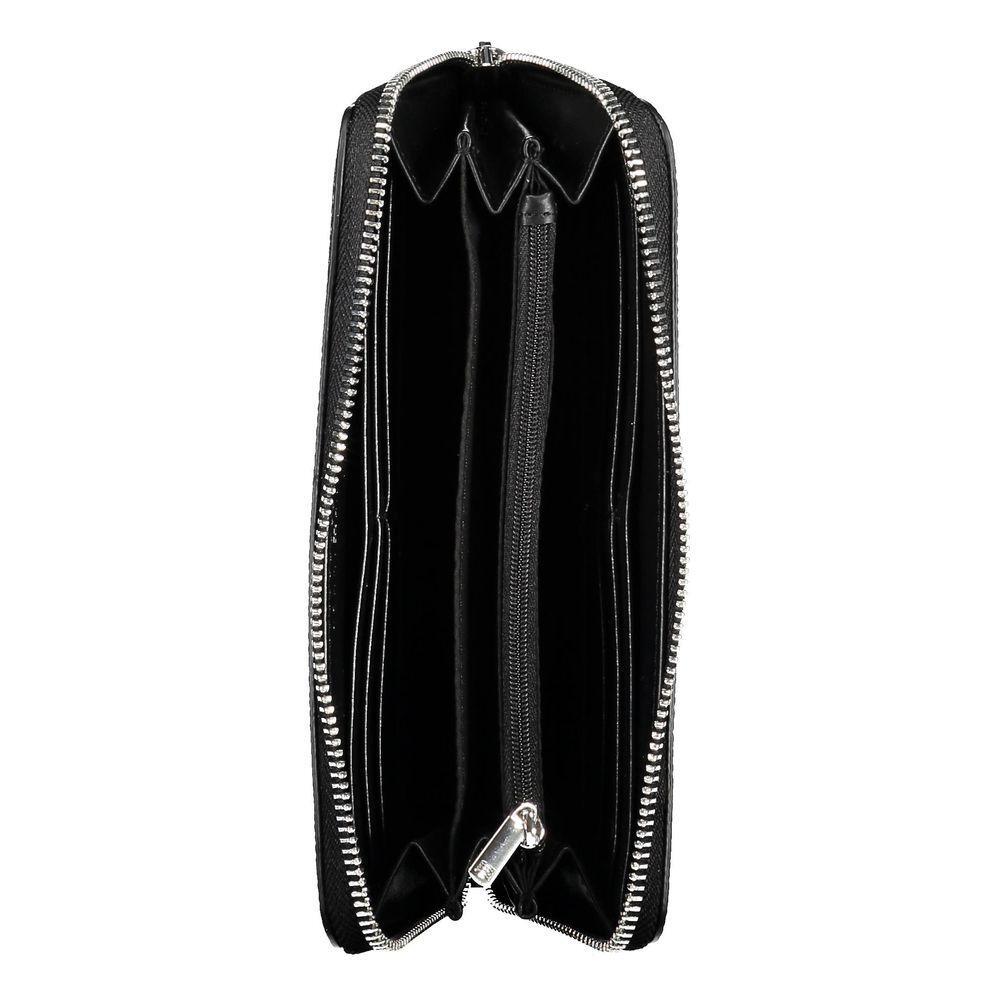 Front view with bag zipped and handles upright.