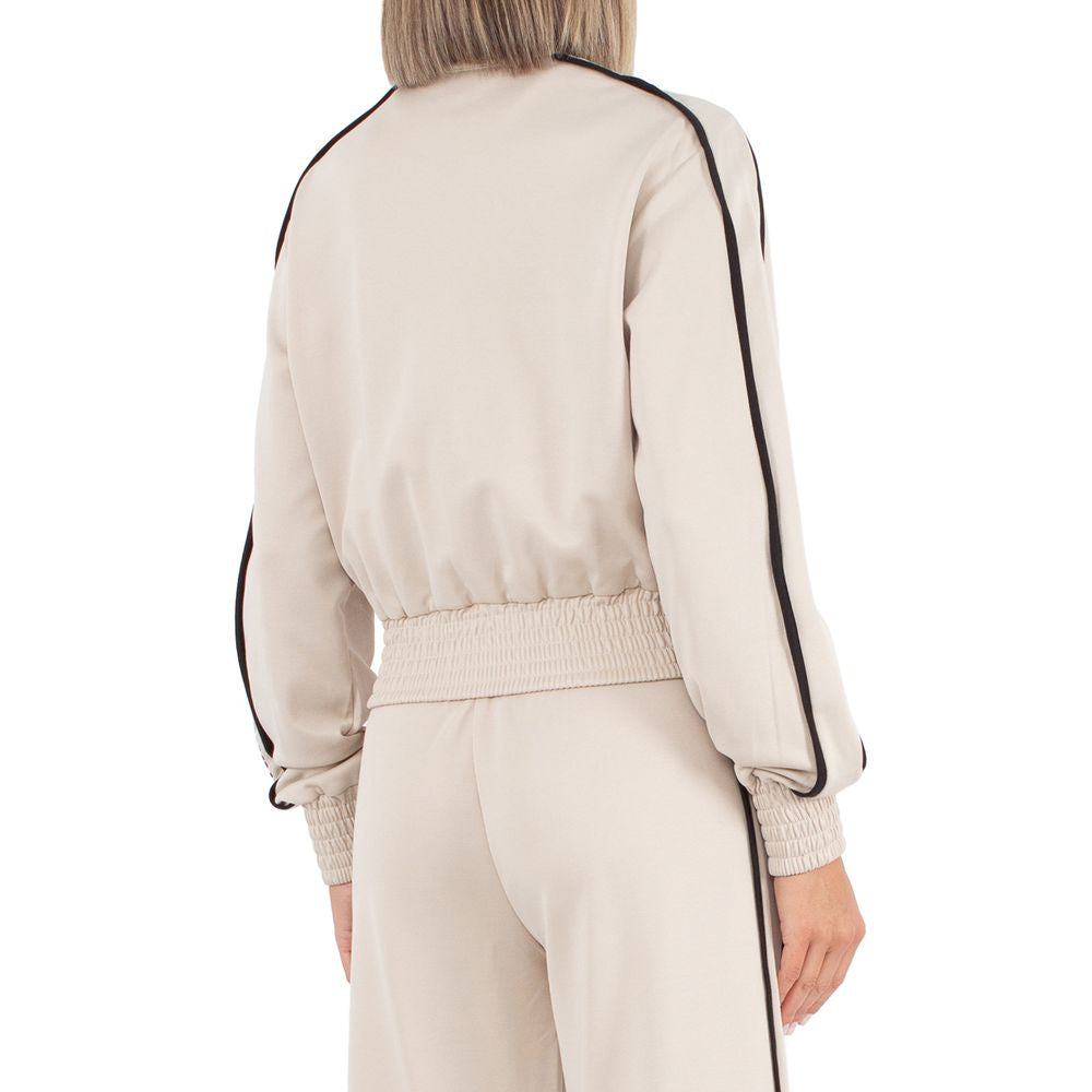 Front view with bag zipped and handles upright.