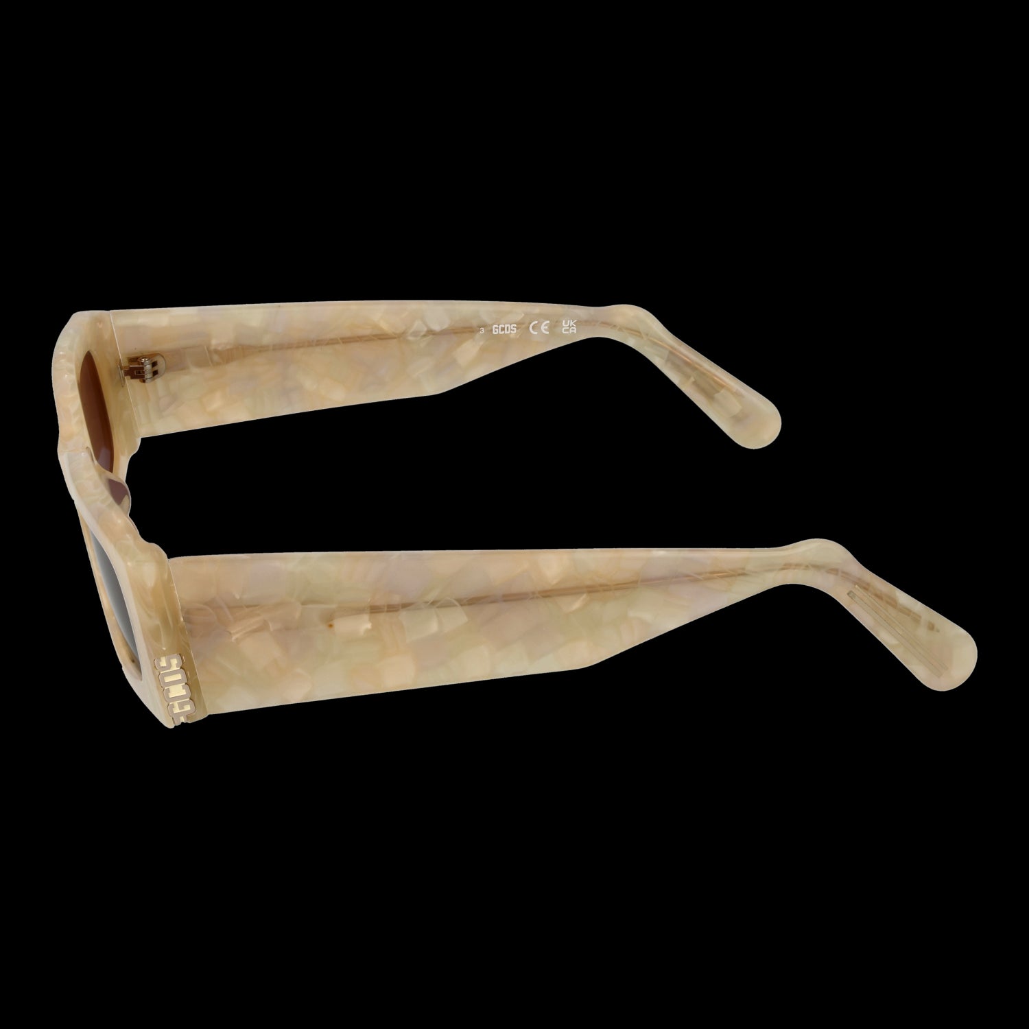 Front view with bag zipped and handles upright.
